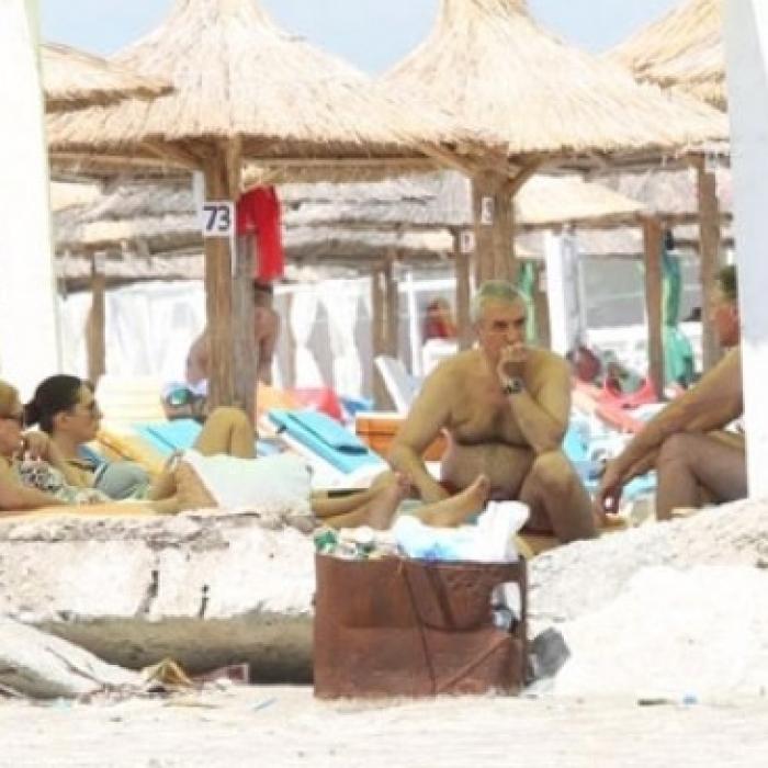 Românii din diaspora pot fi cumpărați cu un mic și o bere