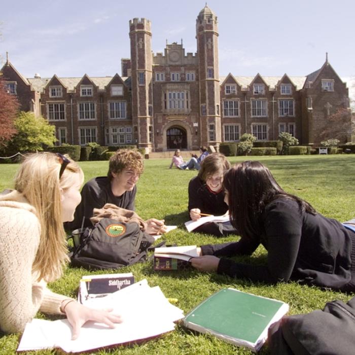 The Independent: Studenţii români, discriminaţi în UK