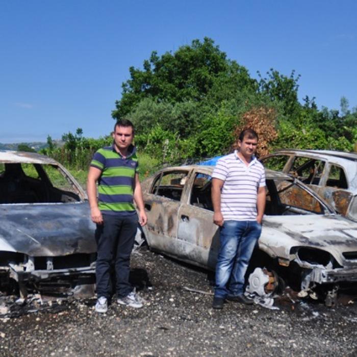 12 maşini incendiate la Roma