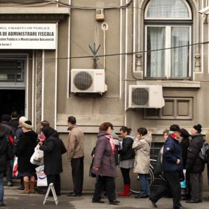 Românii din străinătate, somați să plătească CAS