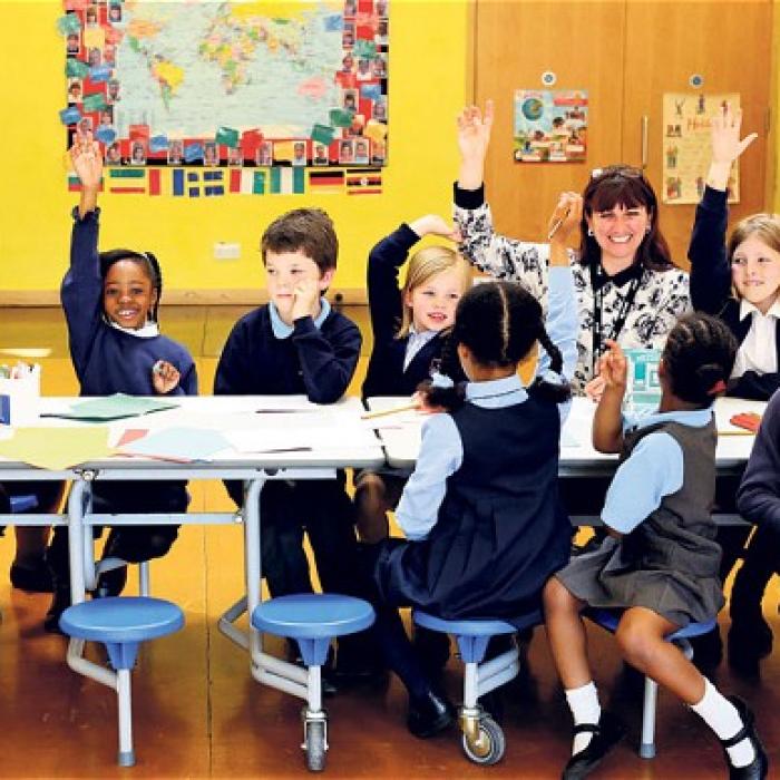 Britanicii dau vina pe elevii români pentru rezultatele proaste ale odraslelor