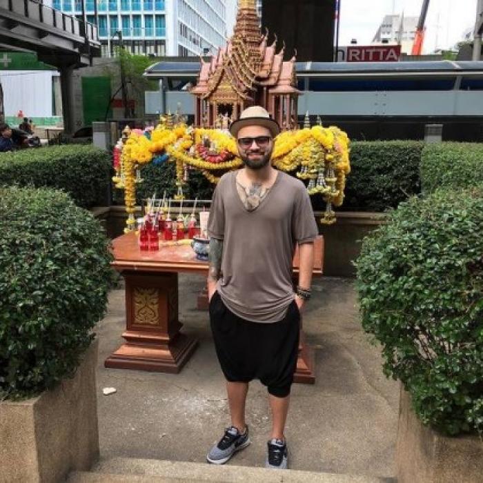 Un artist român dă lovitura în Asia