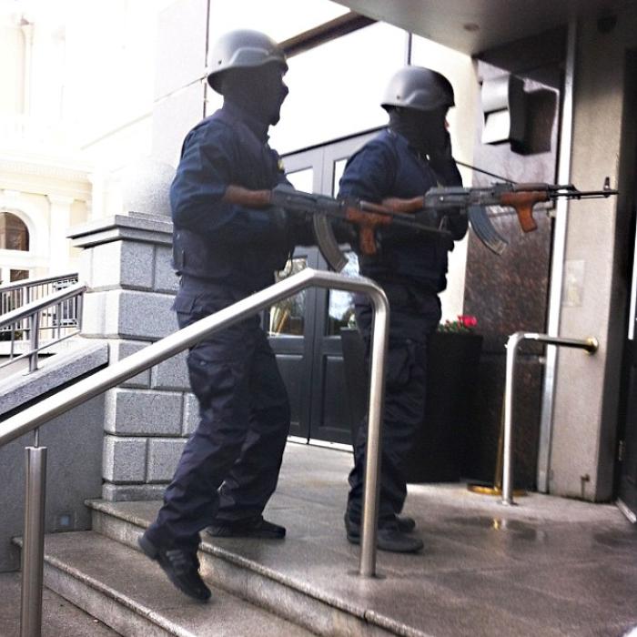 Un jurnalist și soția lui, împușcați în plină stradă în Franța