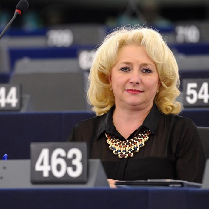 Viorica Dăncilă îl înfruntă pe Klaus Iohannis