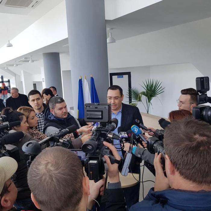 SE RUPE PSD? Cu cine a fost văzut Ponta, omul care îl ATACĂ non-stop pe Dragnea