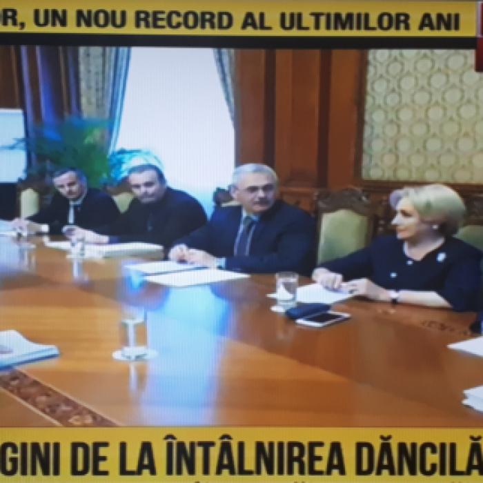 Viorica Dăncilă și Mugur Isărescu, în biroul lui Liviu Dragnea.Prezență controversată 