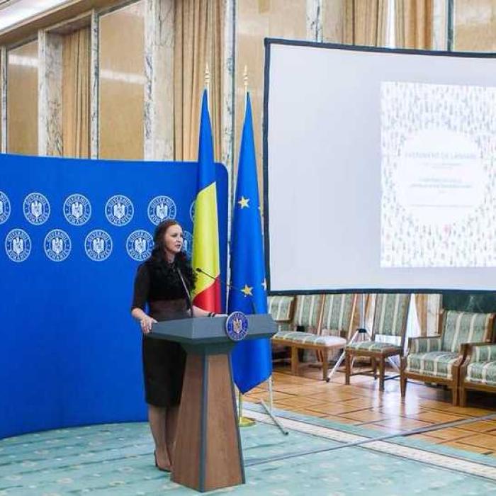 Intotero: Chiar plecaţi din ţară, românii simt, vorbesc, se roagă în limba română