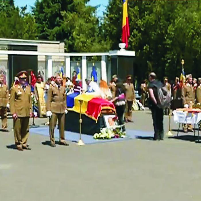 Cristian Ţopescu, înmormântat cu onoruri militare
