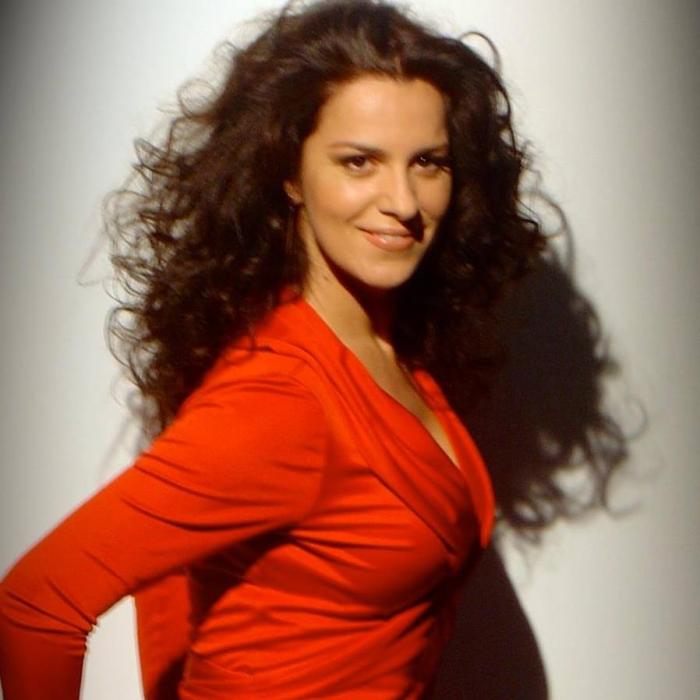 Angela Gheorghiu o atacă pe Firea: Invit pe toţi POLITICIENII români să se poarte CUVINCIOS 