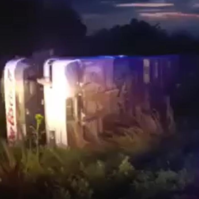 Autobuz cu 43 de copii, răsturnat. Cod roșu de intervenție. Video