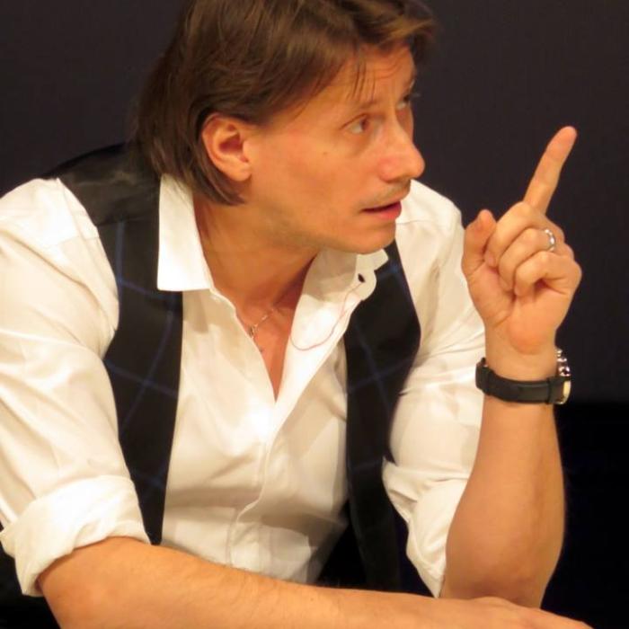 Actorul MARIUS MANOLE va strânge semnături pentru iniţiativa „Fără penali în funcţii publice"
