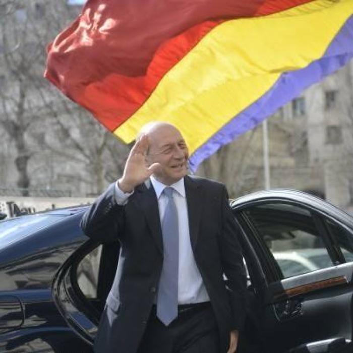 Băsescu îi face SLUGI  pe polițiști, în scandalul numerelor 'M..E PSD'