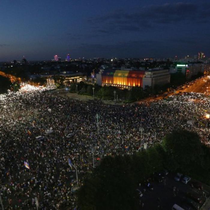 Acuzaţii DEVASTATOARE: PSD a adus în Piaţa Victoriei persoane asociate grupărilor INTERLOPE