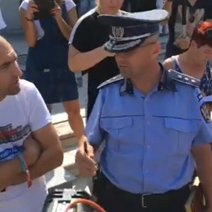 Protest anti PSD la întâlnirea liderilor. PSD-iștii au chemat poliția. Video