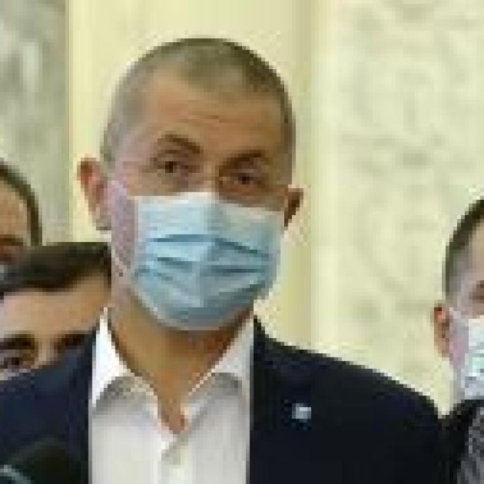 Protest în Parlament. Deputații USR au venit cu măști chirurgicale
