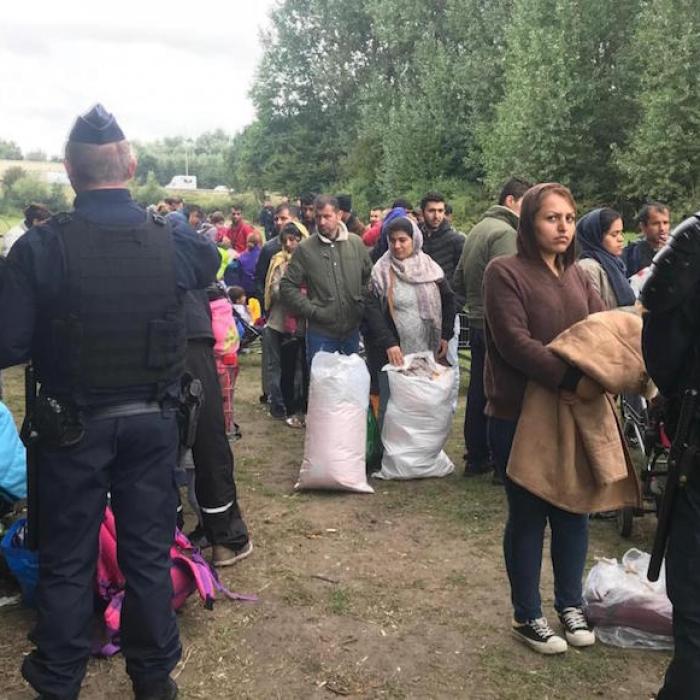 Evacuare imigranți în Franța. Verificări de legalitate