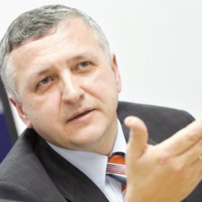 Diaconu: A fi loial nu înseamna a fi SLUGA unui PARANOID