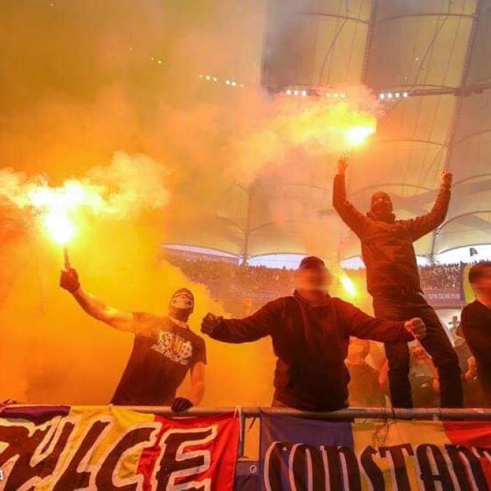 Liga Națiunilor. UEFA, anchetă la FRF pentru mesaje rasiste și torțe pe stadion