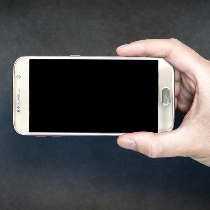 Apple si Samsung, amendate. Au fost afectați toți posesorii de astfel de telefoane 