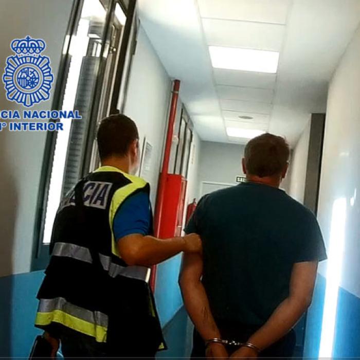 Spania. A amenințat cu arma un taximetrist și l-a încuiat în portbagaj. Românul riscă 26 de ani de închisoare