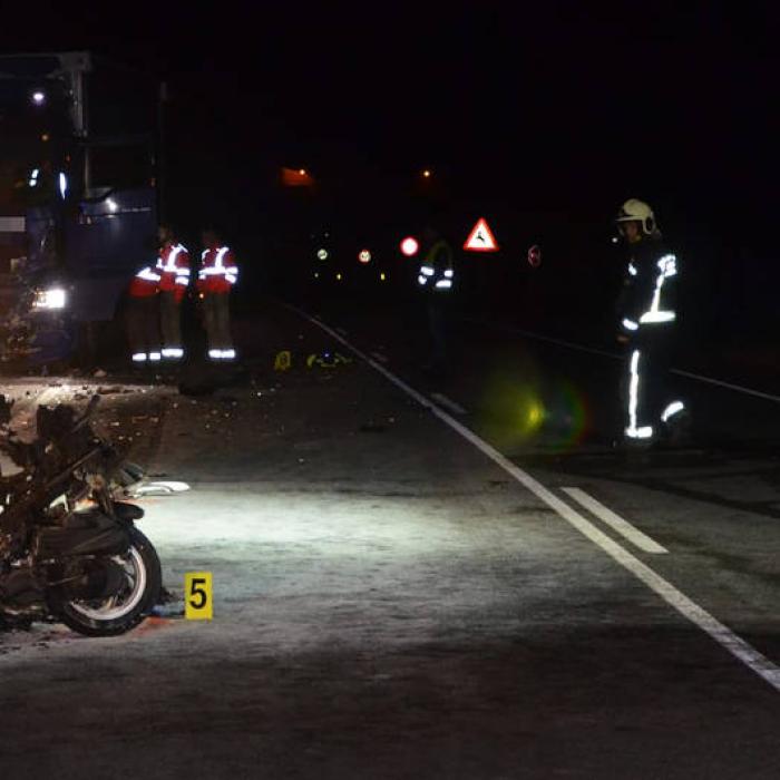 Spania. Moarte ORIBILĂ pentru un român. A ARS de viu, după ce s-a izbit cu scuterul de un camion