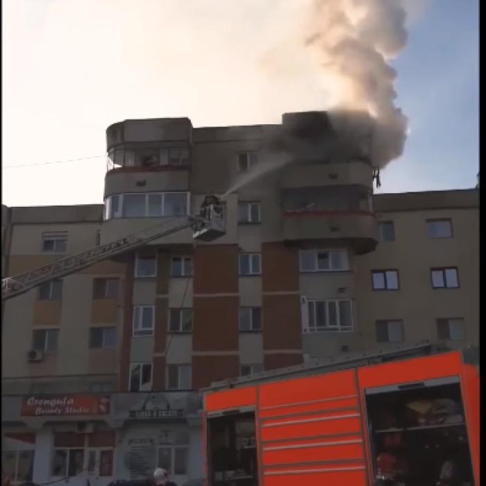 INCENDIU în Pitești. 10 oameni evacuați. VIDEO