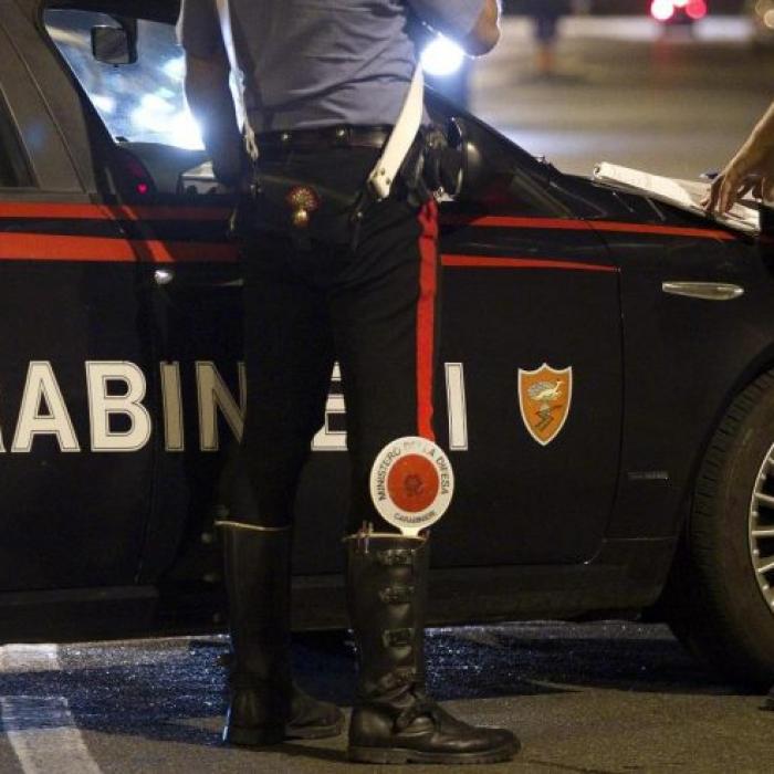 Italia. Român, arestat. A luat două CUȚITE și a intrat peste vecinii săi