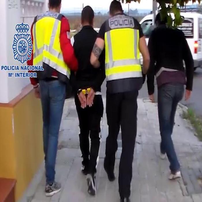 SCLAVIE în Spania. 22 de "muncitori" înghesuiți în "apartamentul groazei"