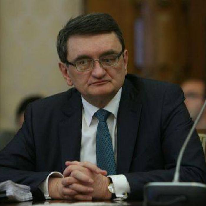 PROTEST la Avocatul Poporului! Ciorbea, față în față cu protestatarii