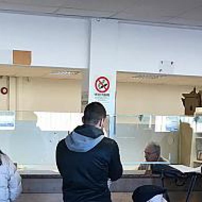 Italia. Românii fac coadă ca să-și înmatriculeze mașinile