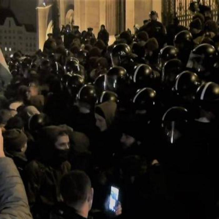 A TREIA noapte de PROTESTE la Budapesta. Tinerii au ieșit în stradă