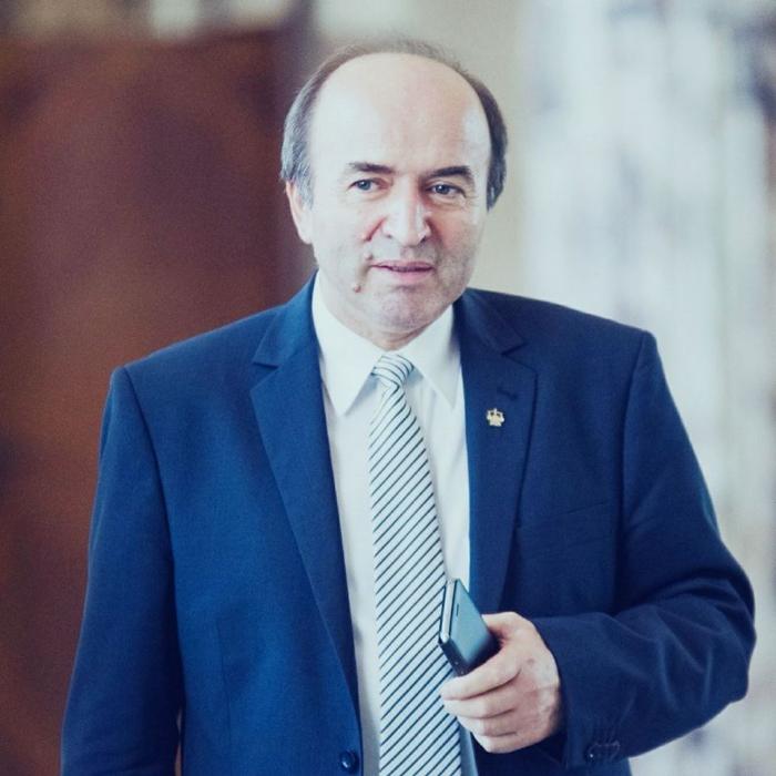 Profesorii de la Universitatea 'Alexandru Ioan Cuza' din Iaşi cer revocarea lui Tudorel Toader