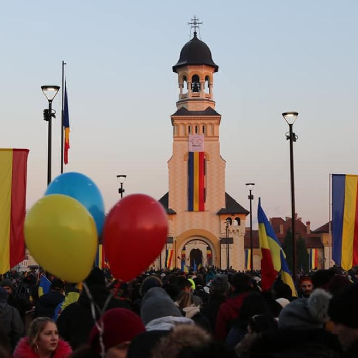 Emoționant. Românii de acasă, MESAJ pentru cei plecați în străinătate "Of străinătate amară, mi-ai luat mamă, mi-ai luat frate"