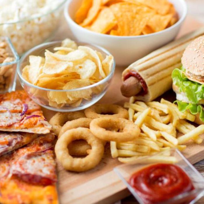 Alimente care te ajută să SLĂBEȘTI. Printre ele: cheesburger, pizza și spaghete