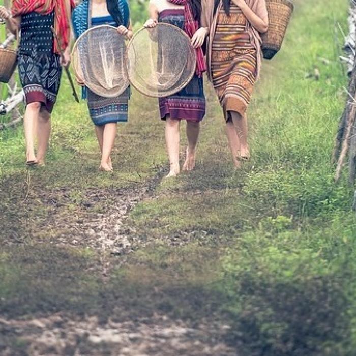 Italia. Români EXPLOATAȚI pe câmpurile agricole. FORȚAȚI să lucreze ca SCLAVI