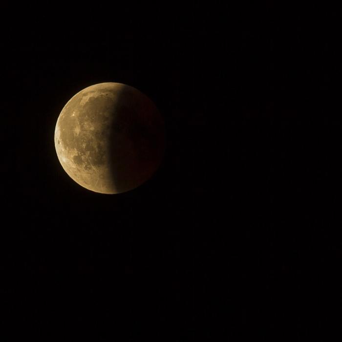 ECLIPSĂ totală de Lună. VIZIBILĂ și în România