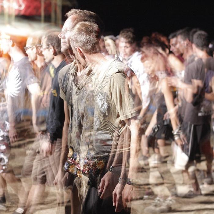 ROMÂNII din DIASPORA: „Oare se merită atâtea SACRIFICII făcute prin țări străine?”