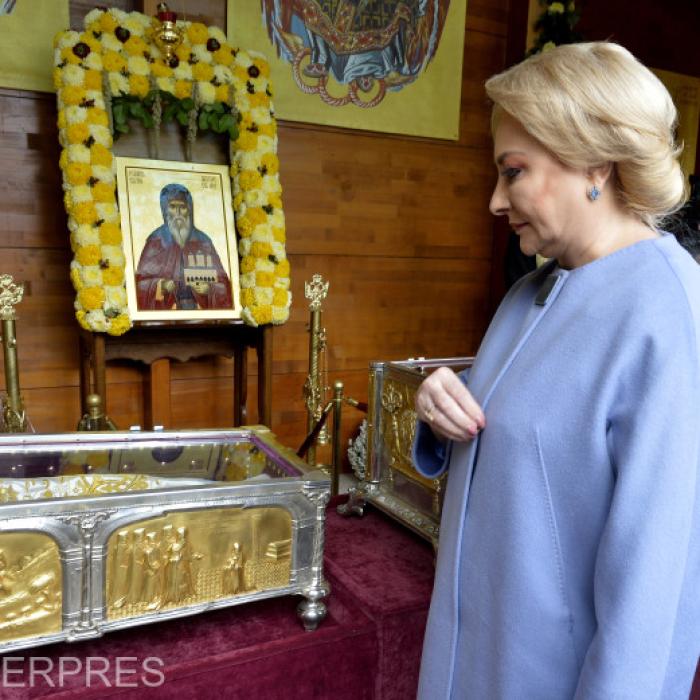 Viorica Dăncilă și miniștrii, momente de PANICĂ în AVION. Aterizare de urgență