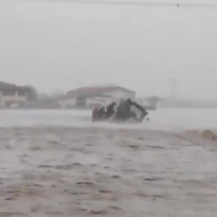 Italia. Inundații GRAVE. Momentul în care oamenii sunt salvați cu un elicopter (VIDEO)