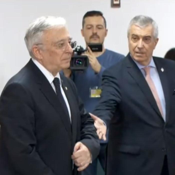 Isărescu l-a LĂSAT cu MÂNA ÎNTINSĂ pe Tăriceanu (VIDEO)