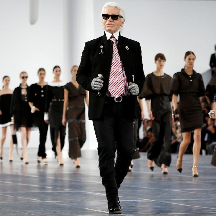 DOLIU în lumea modei: Creatorul Karl Lagerfeld a MURIT
