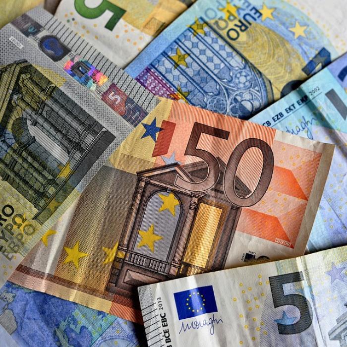 CURS VALUTAR. Euro a crescut din nou. Se apropie de 4.8 lei
