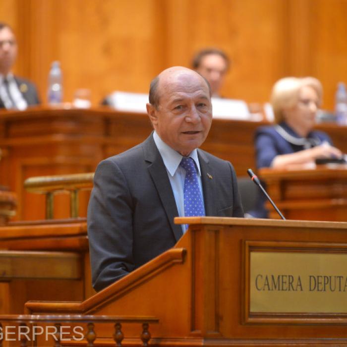 Traian Băsescu: Oare se pregăteşte instalarea unei dictaturi ? 