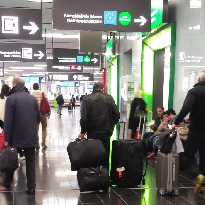 ALERTĂ în Londra. TREI BOMBE, DESCOPERITE în două AEROPORTURI și o GARĂ