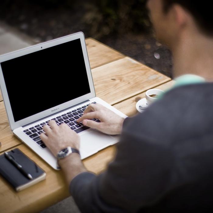 ATENȚIE! ANUNȚURI fictive de ANGAJARE. ROMÂNII s-au ales cu CREDITE după ce au aplicat pentru un job