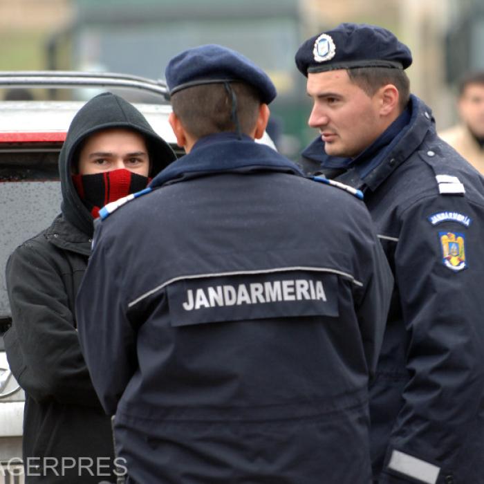 50 de femei au PROTESTAT la Tribunalul București. Jandarmii le-au AMENDAT cu 600 lei, de 8 martie