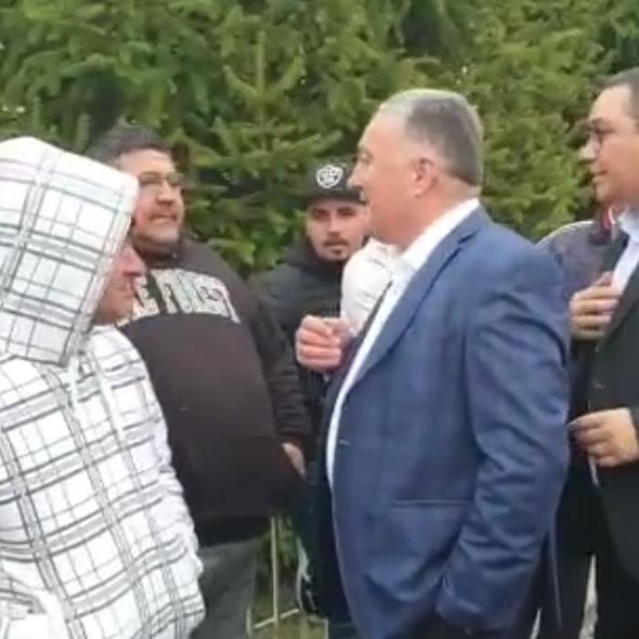 SCANDAL în stradă. Victor Ponta, HUIDUIT: „Ai vândut țara! Derbedeule!”