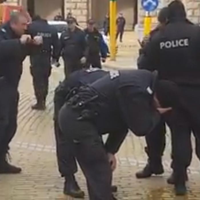 Bulgaria. Polițiștii s-au GAZAT singuri în timpul unui protest antiguvernamental. VIDEO