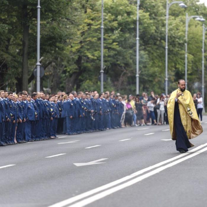Un preot român, acceptat să ofere asistenţă duhovnicească militarilor canadieni