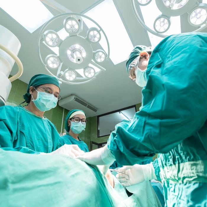 Caz ŞOCANT. Un bărbat a murit după ce a fost operat de un VOLUNTAR